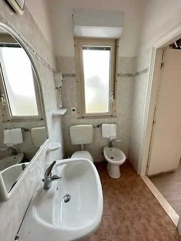 Hotel Fiorenza ミラノ・マリッティマ 2*,
